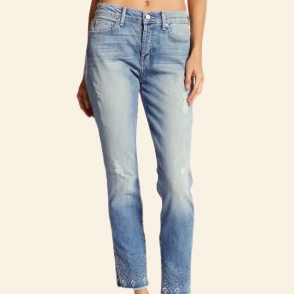 Level 99 lightweight embroidered jeans Size 26